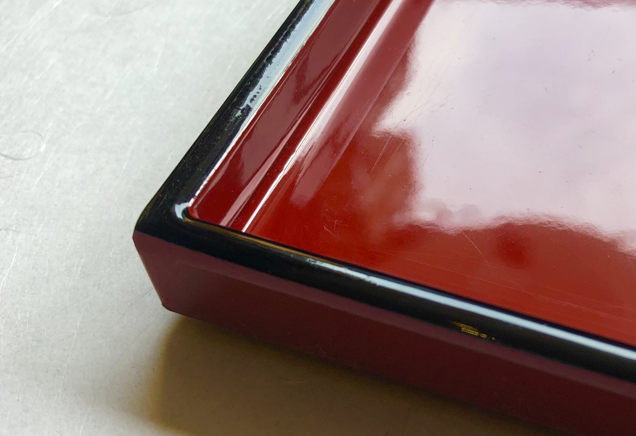 Lacktablett rot-schwarz 30 cm x 30 cm