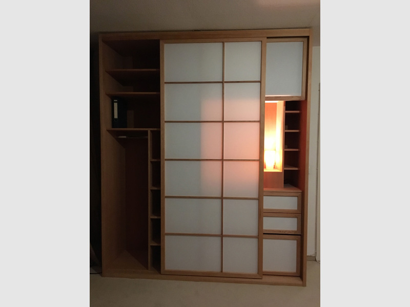 Kleiderschrank m Wohnzimmer