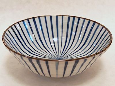 Ramenschale  mit blauem Strahlenmuster