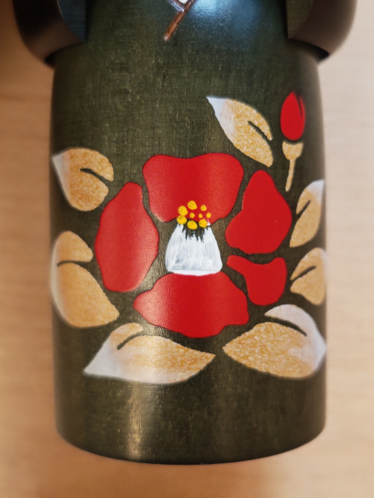 Kokeshi "Tsubaki no Sato" (Heimat der Kamelie)