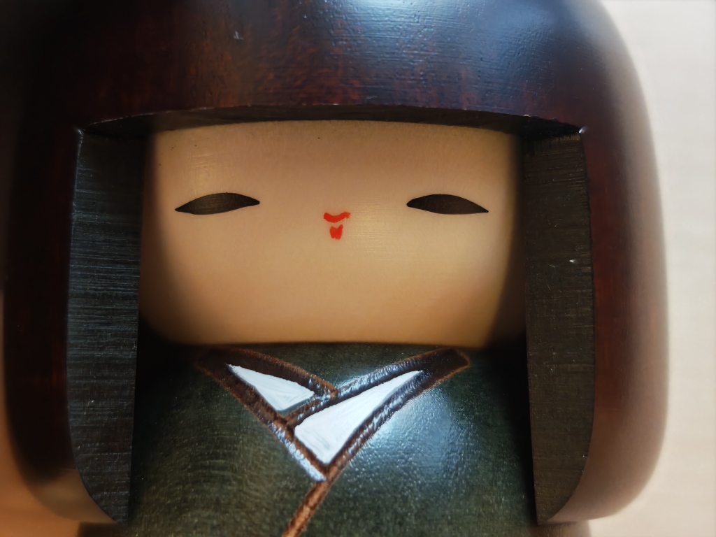 Kokeshi "Tsubaki no Sato" (Heimat der Kamelie)